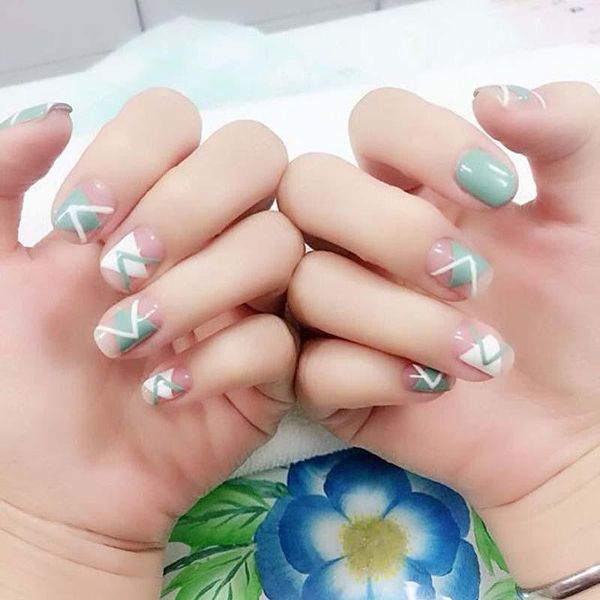 

24pcs/box full cover nice light green white fake nails with glue short size flat geometric nail tips perfect for daily wear1, Red;gold