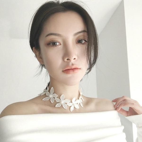 

chokers female retro necklace woven flowers, Golden;silver