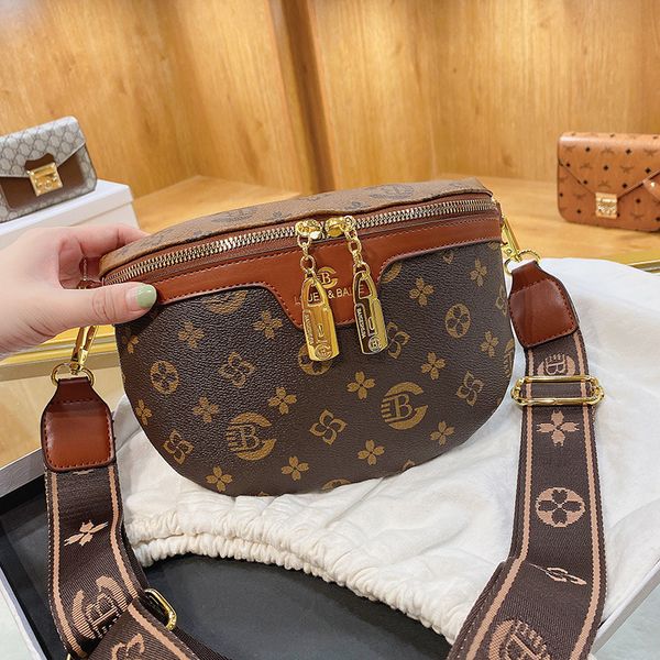 

women crossbody bag brand casual leather chest bags for women vintage pattern waist bags new style vacation fanny packs