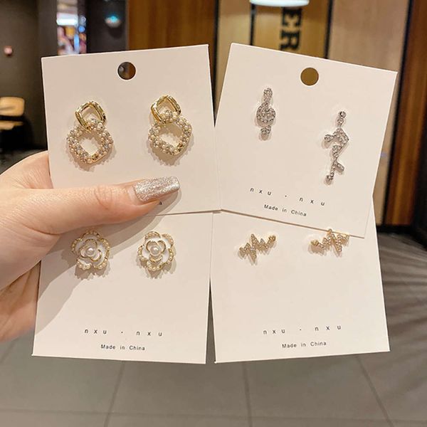 

2021 new female fashion korean temperament goddess fan cool style earrings, Black