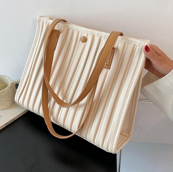 

shoulder bags niche design summer wild 2022 large-capacity fold and armpit women's bag