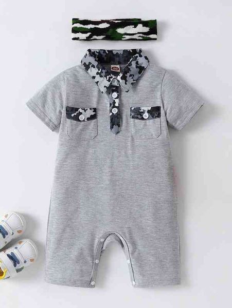 Baby-Strampler mit Kontrast-Camouflage-Polo-Ausschnitt