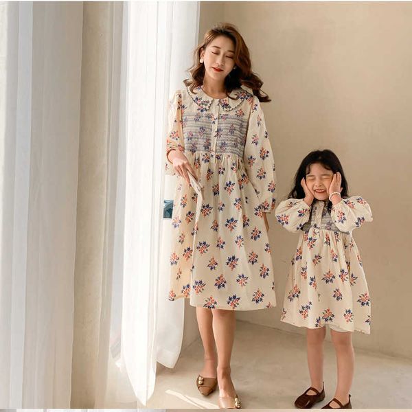 Coreano Correspondente Mãe Filha Roupas Floral Impressão Mamãe e Mim Outfit Família Feriado 210529