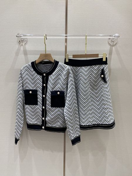 

2022 new wavy pearl button knit skirt set, White