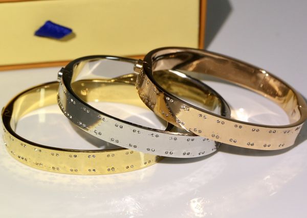 

flower pattern bracelet for woman fashion bangle charm bracelet personality trend titanium steel bracelets supply, Black