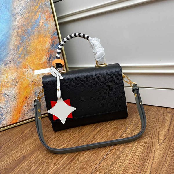 

7a+fashion new style graceful bagremovable leather straps for a variety of m50282 carrying methods twisting locks convey a signature style f
