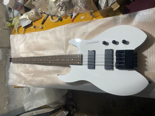 4 строки Берг белый безголовый электрический бас-гитара Китай Пикапы EMG, мост Tremolo Whammy Bar, черное оборудование