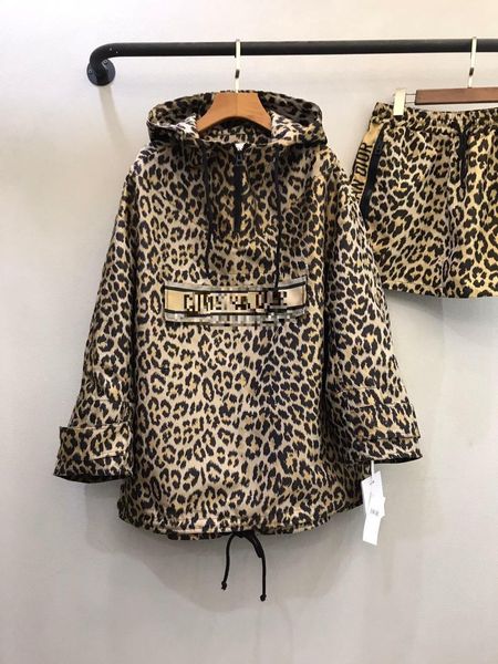 

Women's Trench Coats 2021 Autumn Women Fashion High Street Brown Leopard Long Sleeves Front Pocket Coat With Hat Quality, Tan;black