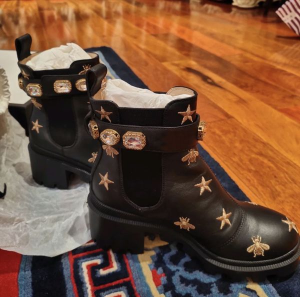 

2021 fashion women's designer boots desert boot flamingo love arrow leather medal thick non-slip winter shoes size eu35-41, Black