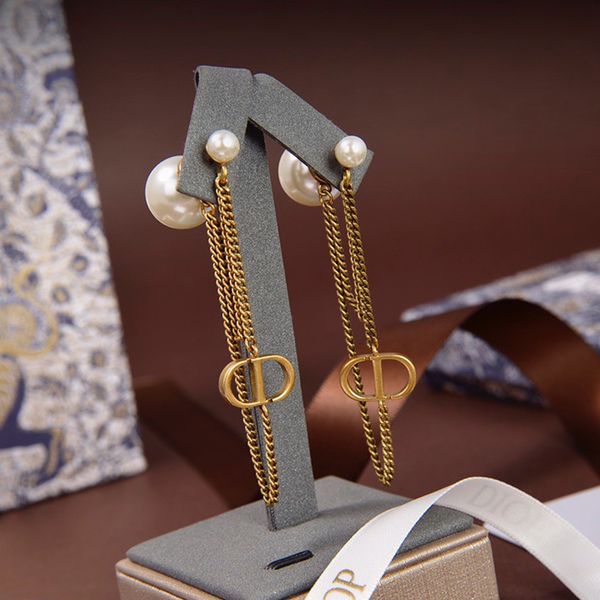 

aaa designer jewelry classic pearl chain tassel hanging letter personalized earrings, Golden