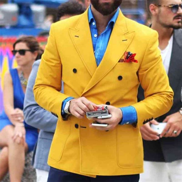 Sarı Slim Fit Erkek Blazer Ile Kruvaze İtalyan Moda Stil Onlar Takım Elbise Ceket Şarkıcı Balo Sahne Ceket Erkek Giysileri LJ200924