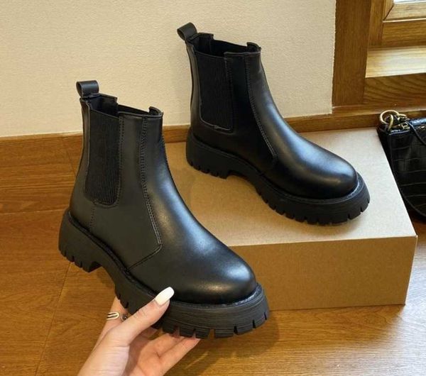 Botas de Tornozelo Britânica das Mulheres Respiráveis ​​Estilo Britânico Meninas Naked Boot Rodada Toe Toe Winter Shoes Mulher Plana moda Boot Y0914