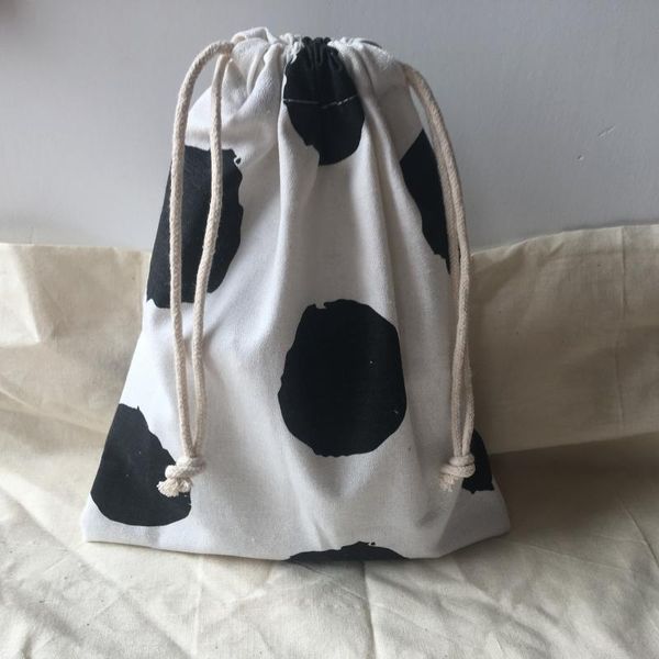 

gift wrap 1pc cotton linen drawstring organised pouch party bag print big black dots white base yl610d