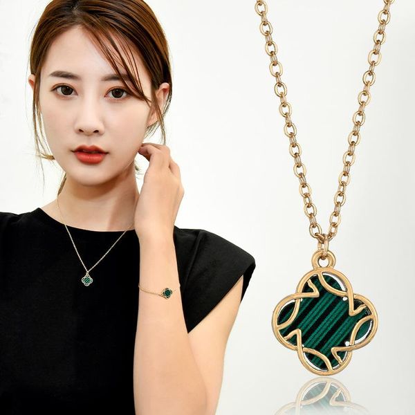 

pendant necklaces hollow inlaid clover clavicle necklace lace bracelet set wholesale, Silver