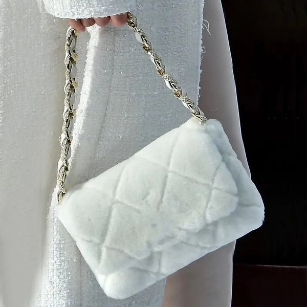 

chain wrapped bag plush portable diamond