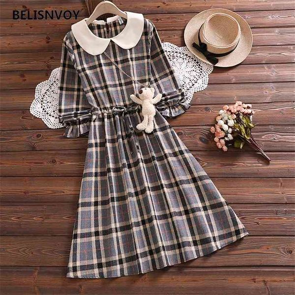 Primavera Outono Vintage vestido de xadrez meninas Peter Pan Colar manga comprida mulheres vestidos bonitos kawaii vestidos dão embora urso ornamento 210520