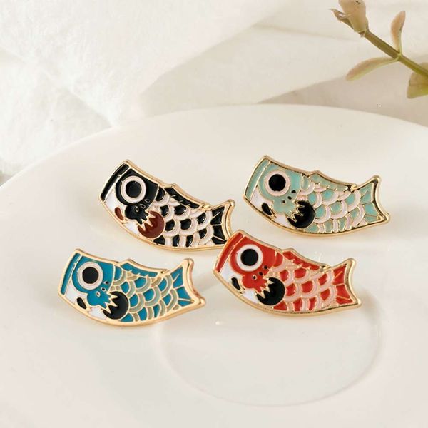 

creative personality alloy oil dripping carp cartoon brooch accessories, Gray