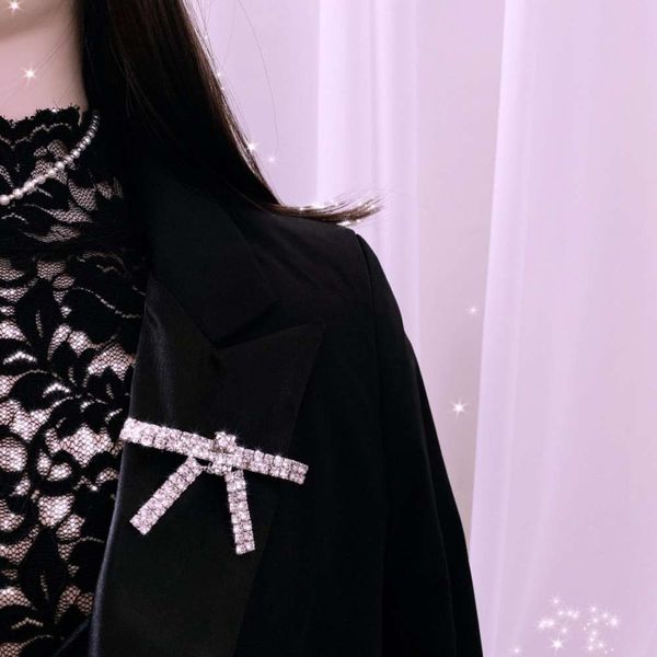 

ins bow diamond tassel brooch women's high-end atmospheric pin suit accessories luxury brooch badge, Gray