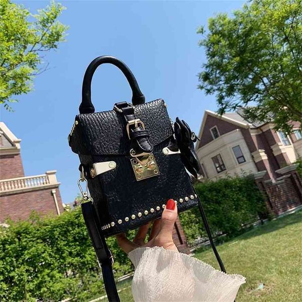 

french women's 2021 new fashion small square bag mobile phone one shoulder handbag