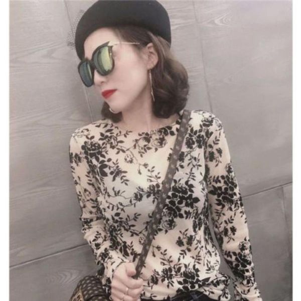 

women's t-shirt thin long sleeve for women in spring and autumn, White