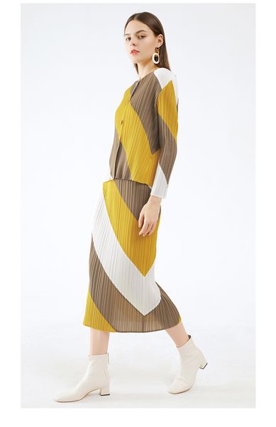 

dress miyake the fold long sleeve single-breaste o-neck coat + pleated skirt stripe printing suit, Black;gray
