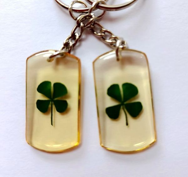 

50 pcs charming real four leaf clover keychain, Slivery;golden