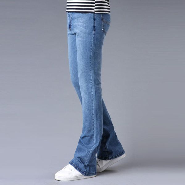 Traditionelle Herren-Jeans mit Bootcut-Bein, schmale Passform, leicht ausgestellt, blau-schwarz, klassische Designer-Stretch-Schlaghose für Herren