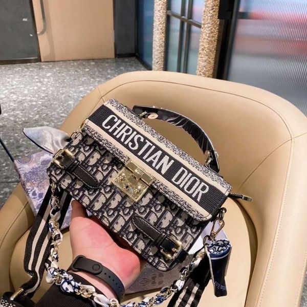 

d 2021 casual and fashionable hand-held cross shoulder bag handbag