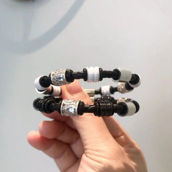 

designer bracelet women2021 new mens bracelets fashion ladies bangle bracelet white and black