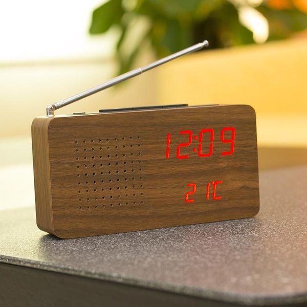 Orologi da tavolo da scrivania FM//USB Sveglia digitale LED Radio da tavolo Auto Sleep Retroilluminazione Volume regolabile Controllo del suono Decorazioni per la casa