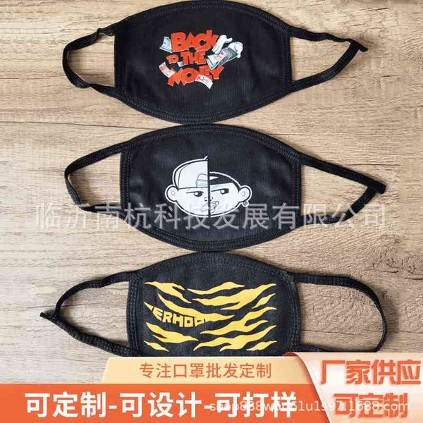 

with printed chintz text pattern, dustproof warm mask can be cleaned in autumn and winter