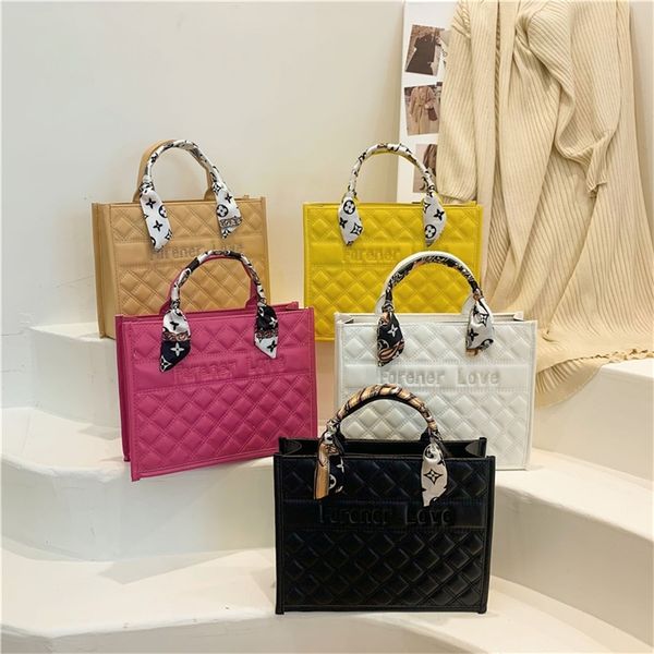 

2022 factory wholesale new indentation embroidered thread female fashion shoulder silk scarf capacity portable shopping large tot bag pf9k