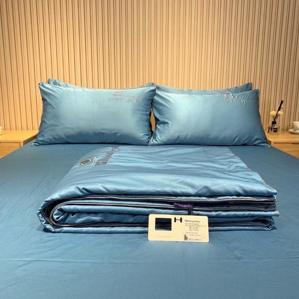 

comforters & sets hilton silk summer quilt four-piece pillowcase sheet cool cover