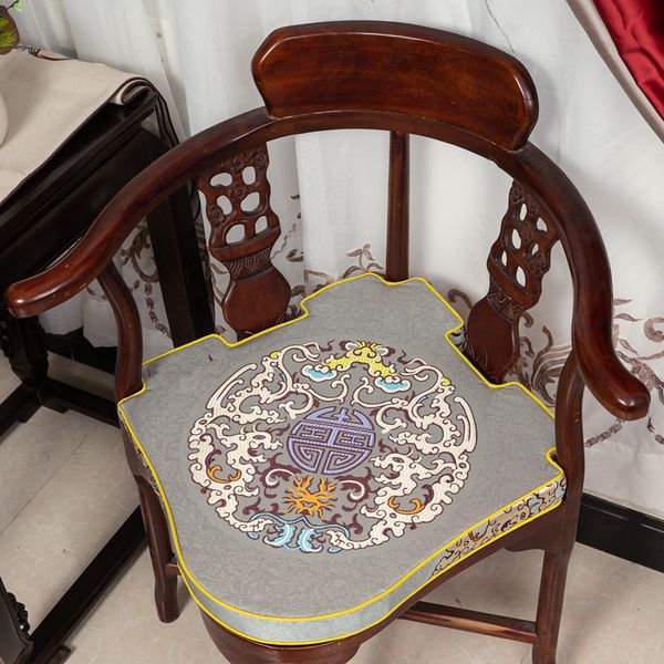 Custom Luxury Chinese Joyous Concave Triangle Chair Pad Comfort Gap Cuscino del sedile Antiscivolo Irregolare Raso di seta Spugna Sit Mats