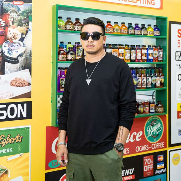 

mainly large loose solid color round neck sweater, and enlarging, Black