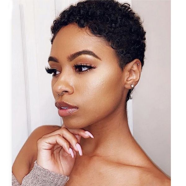 Kısa sapıkça kıvırmak yumuşak brezilyalı Afrika Americ saç modeli siyah peruk Simülasyon İnsan Saç kadınlar için afro kıvırcık peruk