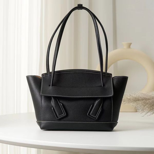 

bow and crossbow bag dermal lady arco 33cm single shoulder large capacity hand-held retro-ancient axillary catfish bag's braiding smile