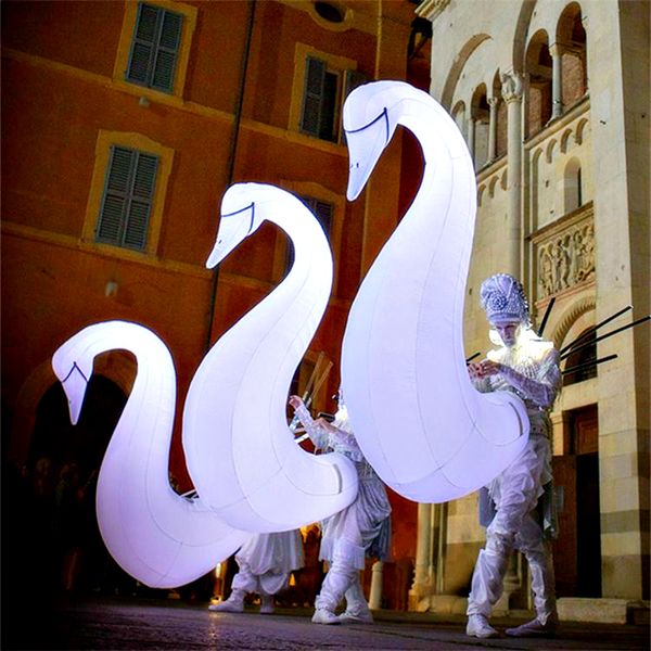 Incrível desempenho de desfile iluminação inflável cisne traje dança roupas 2m branco andando explodir animal mascote terno para evento