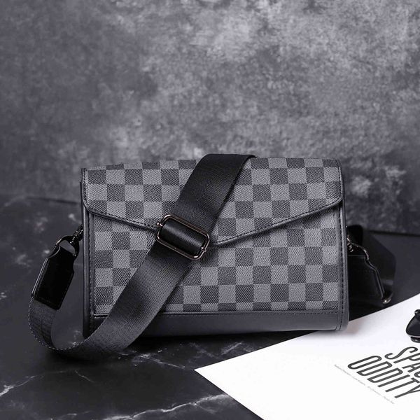 

Briefcase 2021 Fashion Brand Versatile Men's Plaid Small Square Bag Korean Single Shoulder Off the Street Messenger Batch, Black;red