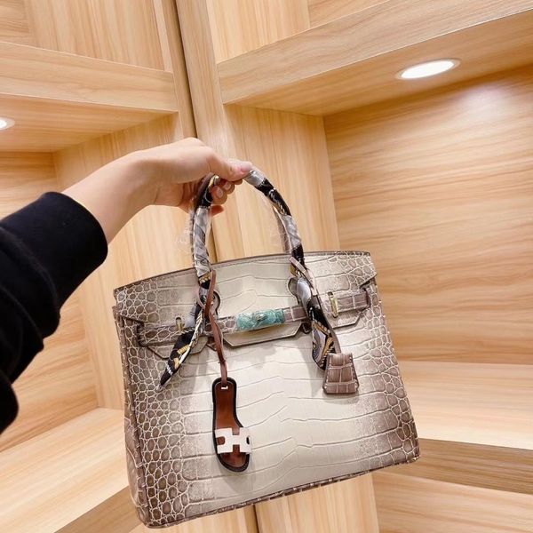 

factory 2021 30 ladies' luxuryss designerss bag yw