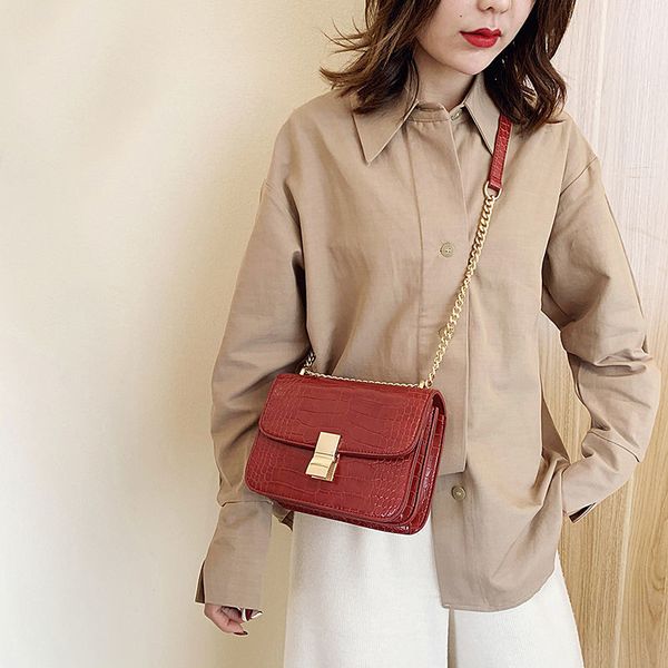 

2021 new fashion simple golden square lock crocodile pattern single shoulder messenger bag female