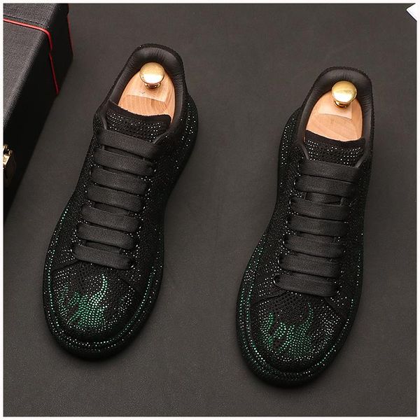 2022 New Flame Spikes Flat Leather Shoes Strass Fashion Men Loafer Dress Smoking Slipper Casual Diamond Shoe