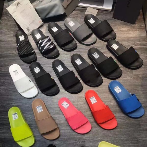 Letra de moda de verão Casal paris paris antiderrapante dessas senhoras senhoras flip-flops rua esportes de lazer homens e mulheres sapatos de praia marca letras mens sandálias