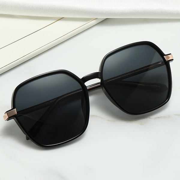 

model metal vintage fashion sunglasses square frameless uv 400 lens come with package classical style, White;black