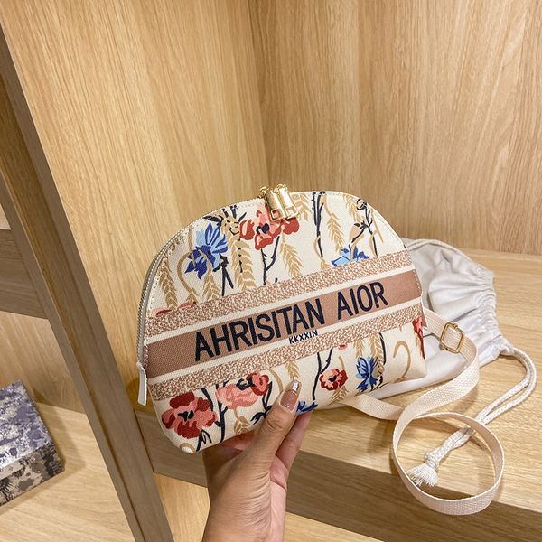 

hong kong jacquard semi-circular shell bag 2021 new fashion canvas women's single shoulder messenger small bag