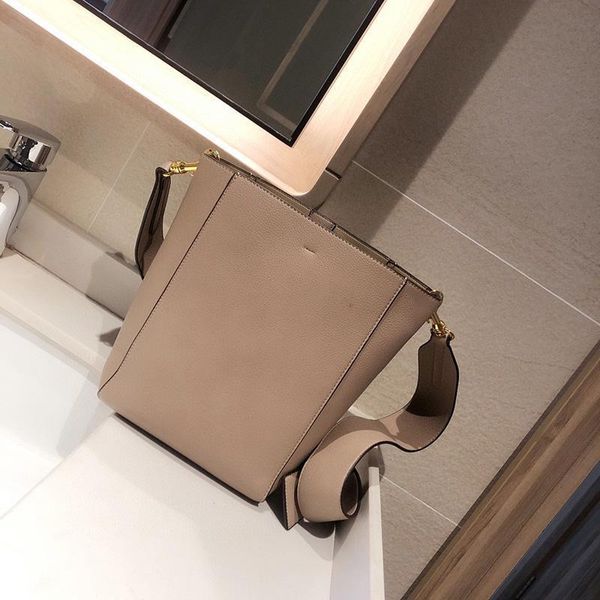 

handbagdesigner handbags mini women luxurys designers bags 2021 purses crossbody bag wallet purse zhouzhoubao123 hands shoulder