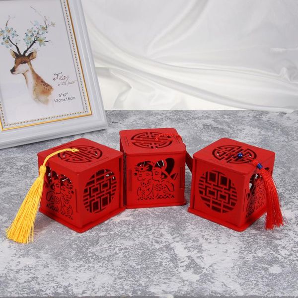 

gift wrap 3pcs wedding chinese style candy boxes wooden hollow out chocolate party bonbonniere (blue bead tassel + red