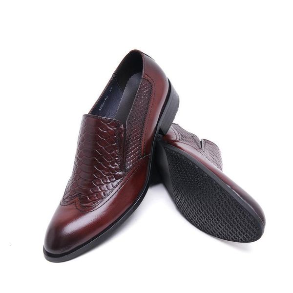 

british men's pointed-toe leather shoes, foot crocodile pattern, business dress shoes, Black
