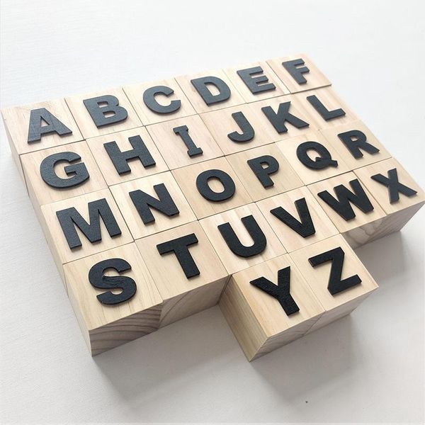 Neuheit Artikel 26PCS Holz Alphabet Buchstaben Dekoration für Baby Zimmer Schwarz Weiß Holz Buchstaben Fliesen Schlafzimmer Wand Dekor Decoracion Hogar