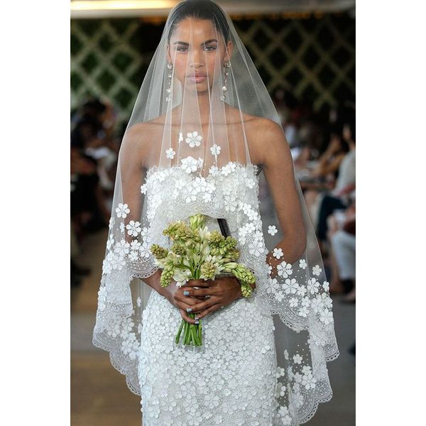 Nuovi accessori da sposa Bianco / Avorio Velo di moda Bordo del nastro Veli da sposa corti a due strati con pettine Alta qualitàCCW008